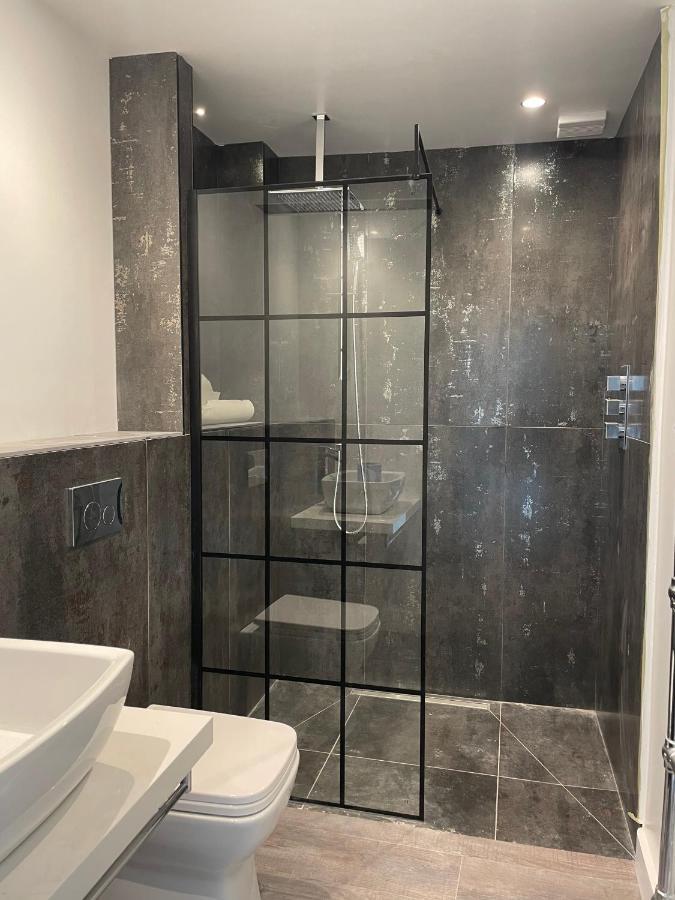 Booking Urban At Halstead Halstead  Exteriör bild