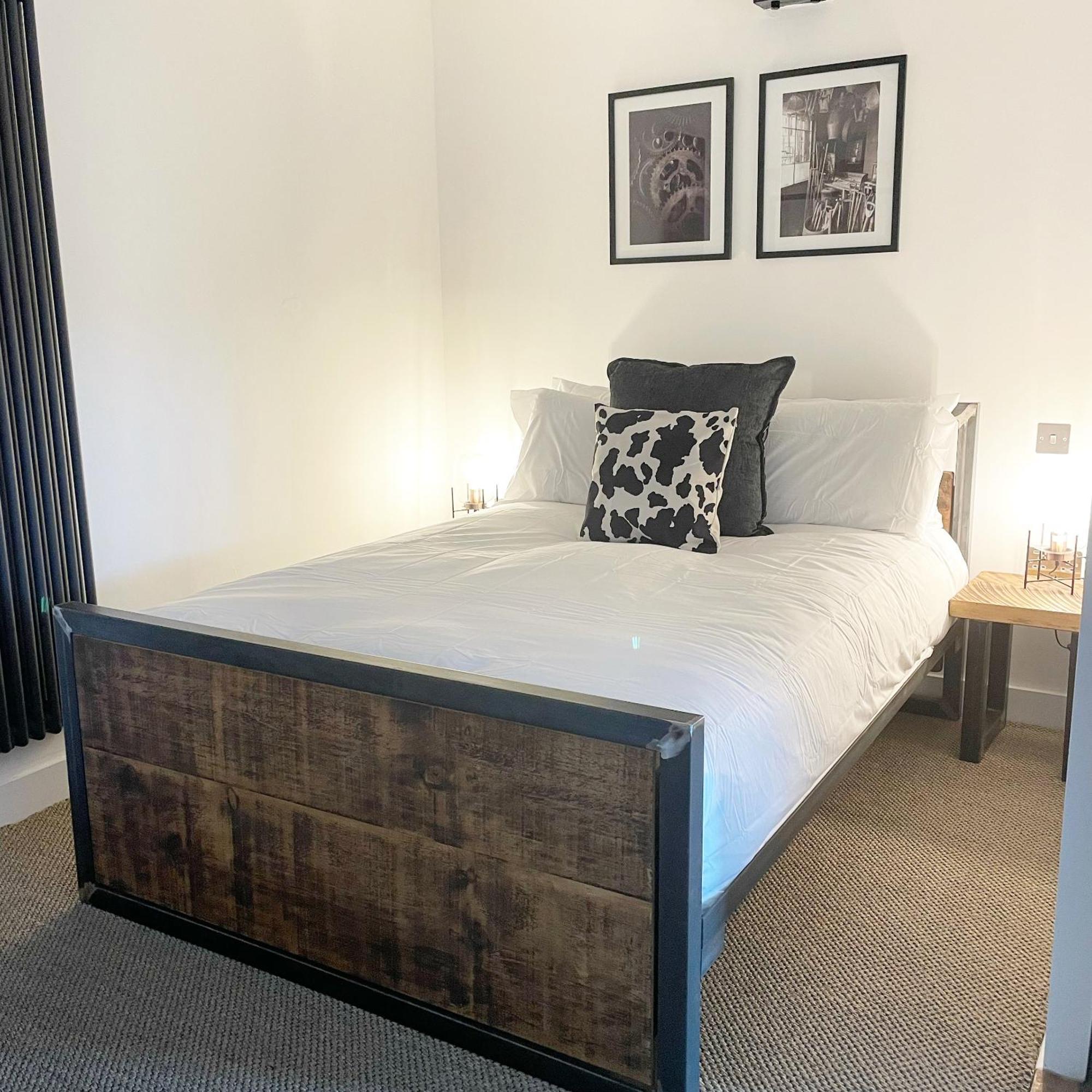 Booking Urban At Halstead Halstead  Exteriör bild